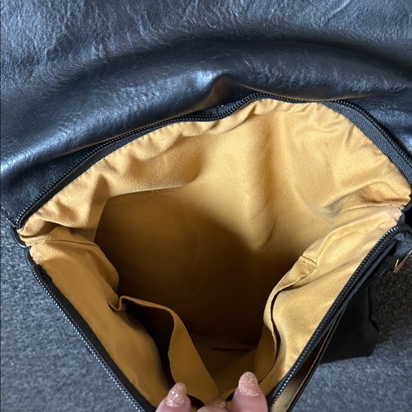 Thomas and Lee Black Leather Crossbody Bag With Guitar Strap - Picture 6 of 11